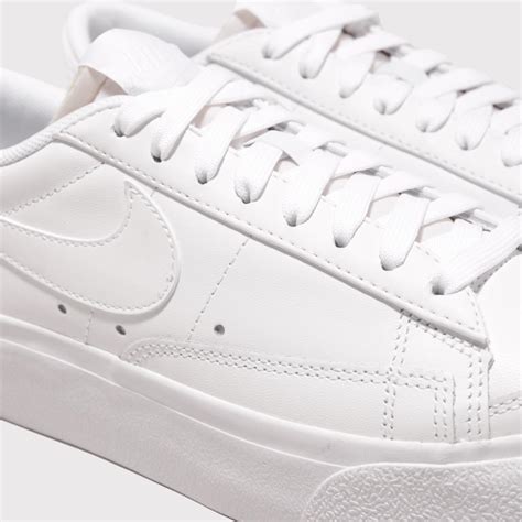 nike blazer low platform weiß